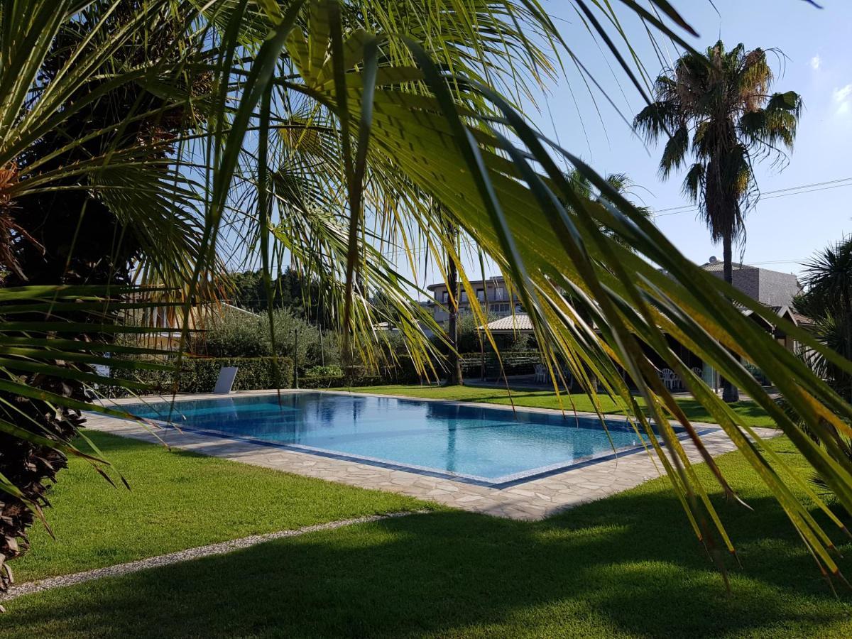 Asteraki Aparthotel Gouvia Esterno foto