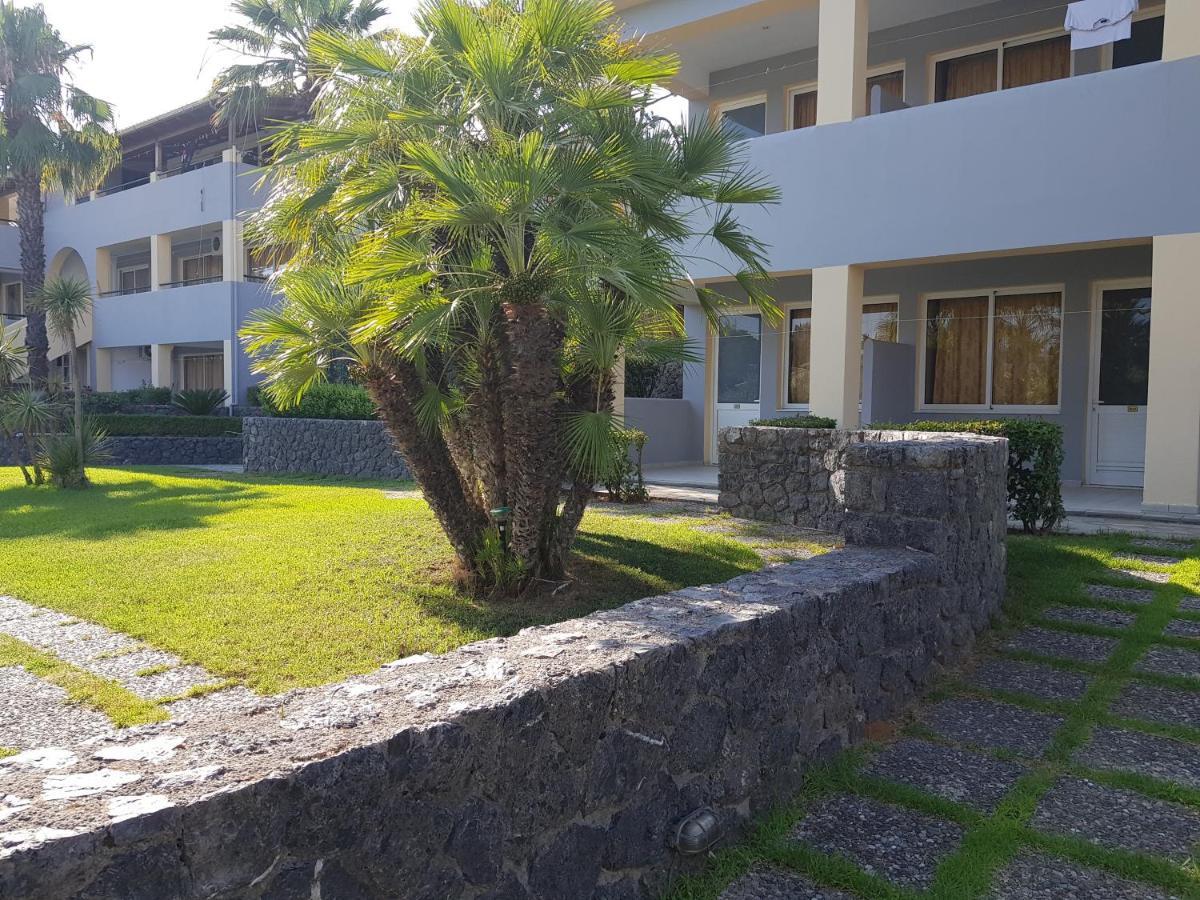 Asteraki Aparthotel Gouvia Esterno foto