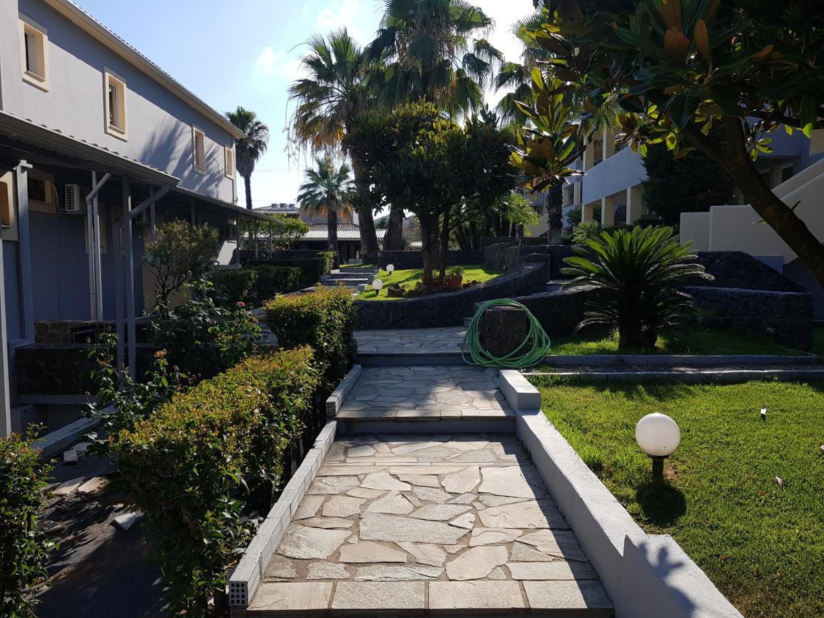 Asteraki Aparthotel Gouvia Esterno foto