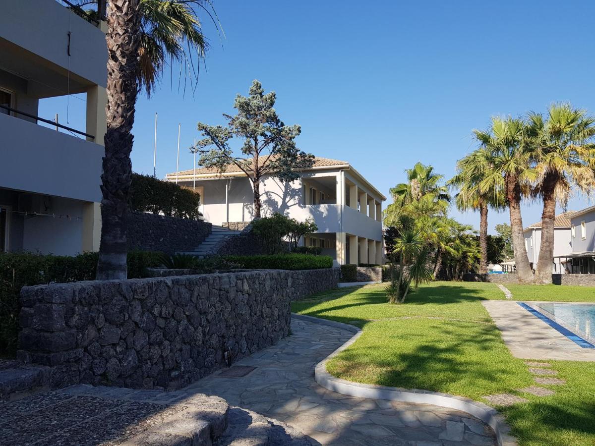 Asteraki Aparthotel Gouvia Esterno foto
